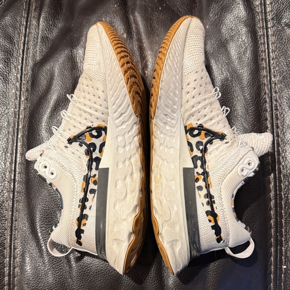 NIKE FLYKNIT SZ 7 White Knit Sneakers with Leopard Print Lining - Picture 7 of 7